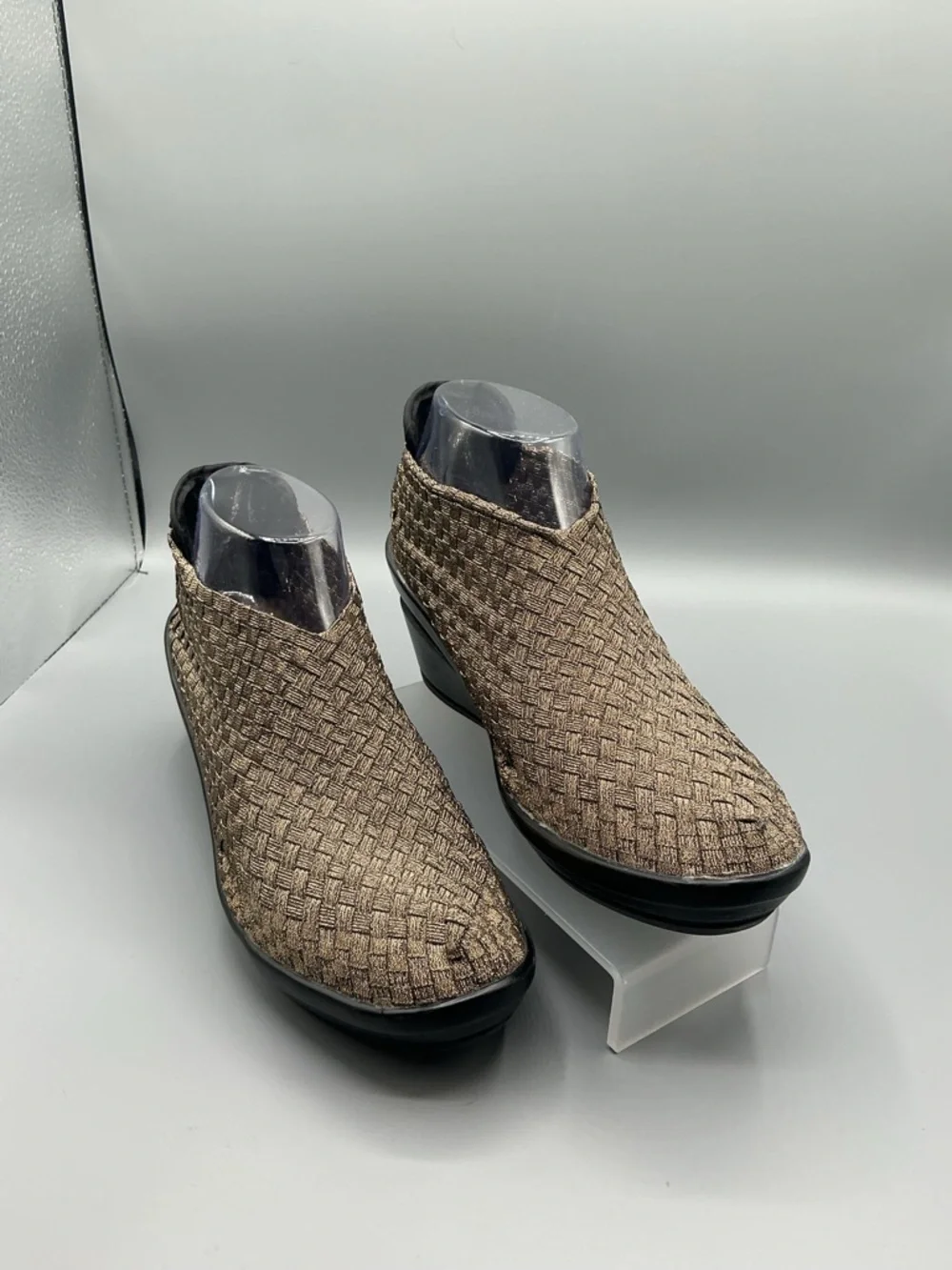 bernie mev. Bronze Woven Wedge Booties Comfort stretch Slip-On Wedge, size 40EU